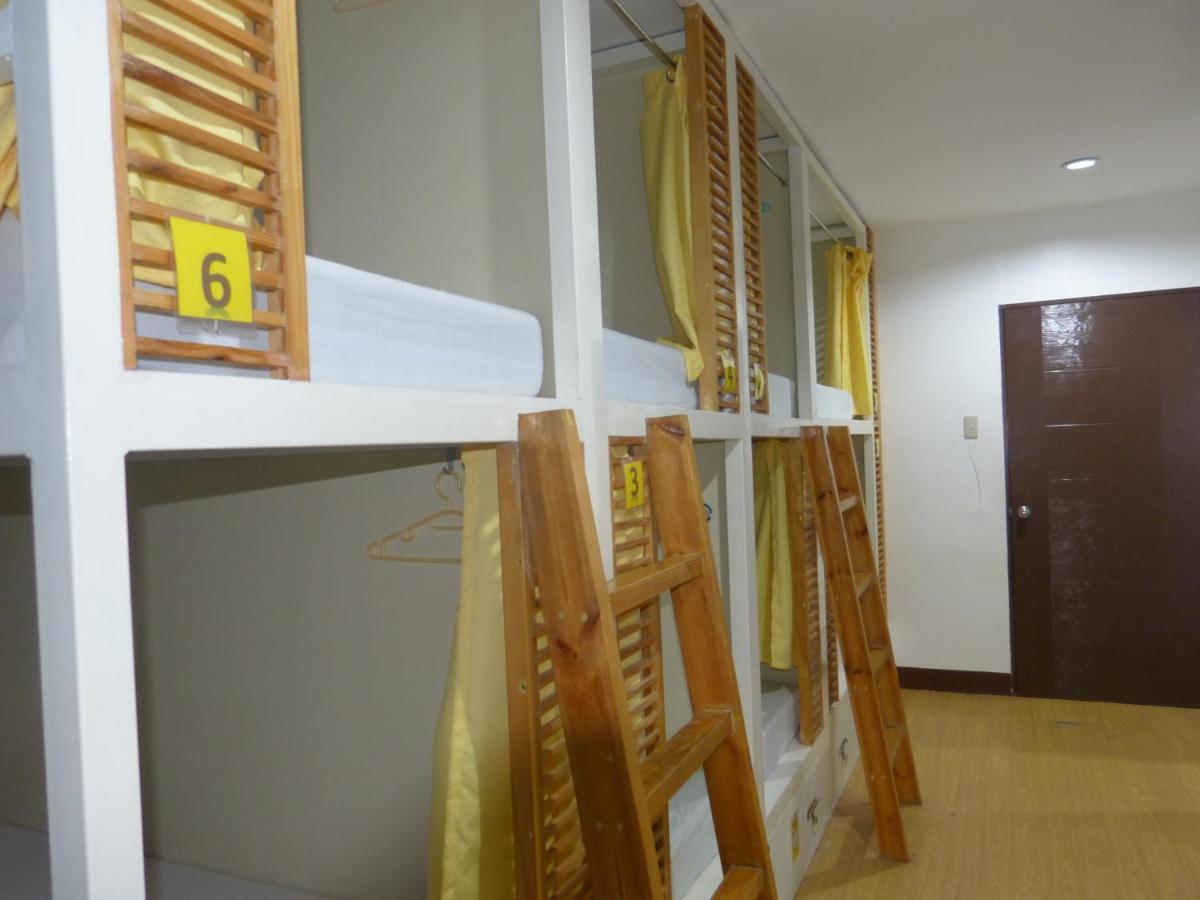 His Capsule Hostel 따끌로반 외부 사진