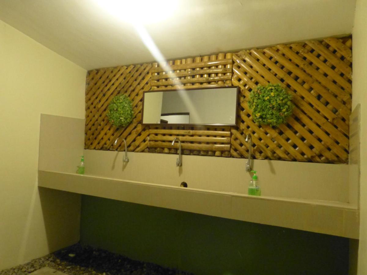 His Capsule Hostel 따끌로반 외부 사진