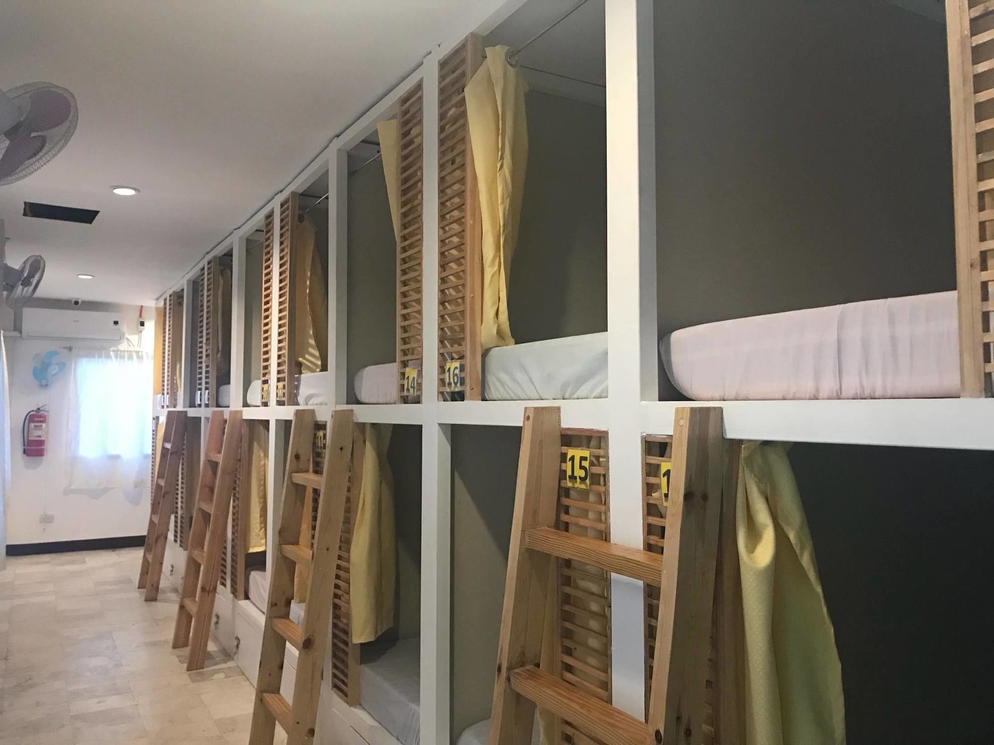 His Capsule Hostel 따끌로반 외부 사진